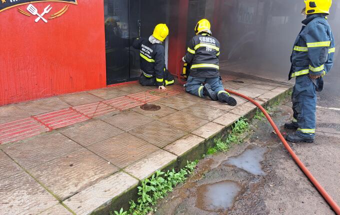 Incêndio atinge hamburgueria no centro de Itapiranga
