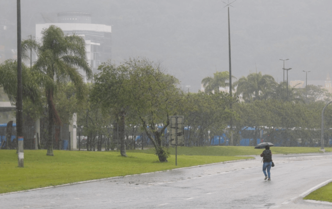 SC cria plano para atuação em enchentes, estiagens e temporais
