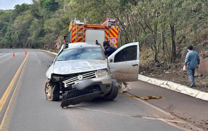Motorista fica ferido em saída de pista na BR-282