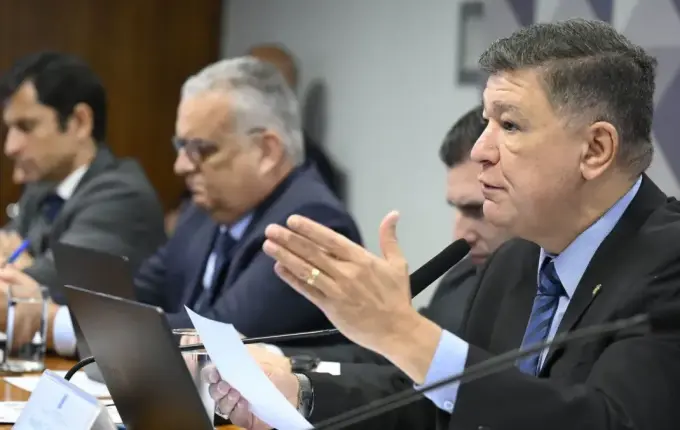 Viana diz que CPMI do INSS está prorrogada e suspende sessão