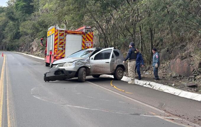 Motorista fica ferido em saída de pista na BR-282