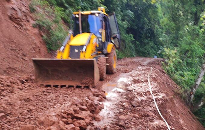 Chuvas provocam deslizamentos e danificam estradas do interior de São José do Cedro