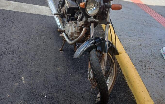 Motociclista fica ferido em colisão com ônibus escolar em Saltinho