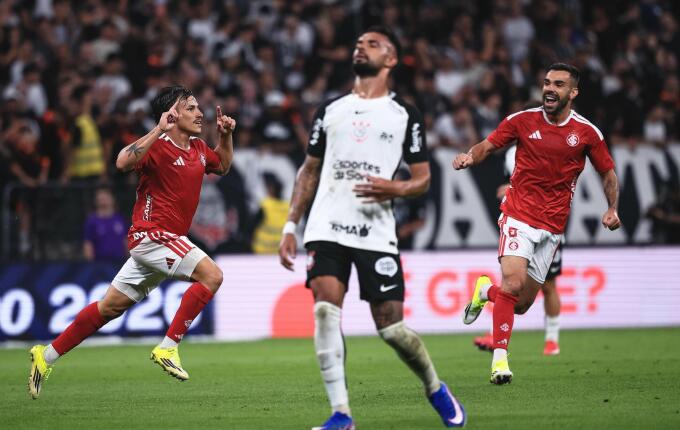 Com gol de Bernabei, Inter vence o Corinthians em Itaquera e se afasta do Z-4