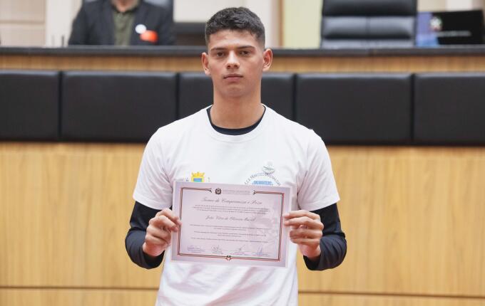 Estudantes de Belmonte vivem experiência parlamentar na Alesc durante o Parlamento Jovem