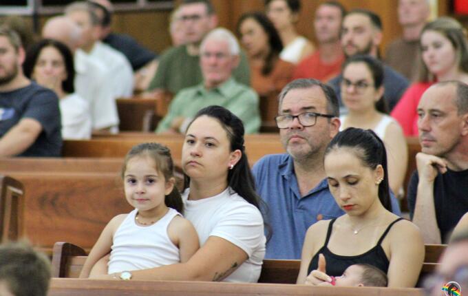 Missa de Lava-Pés abre celebrações do Tríduo Pascal em São Miguel do Oeste