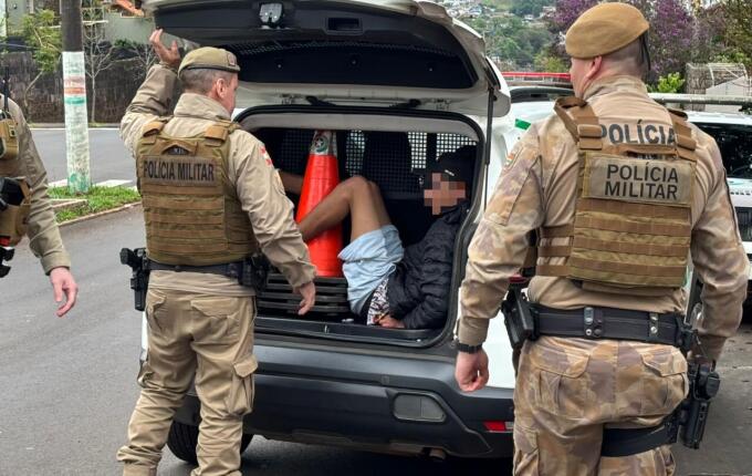 PM recupera veículo furtado e prende suspeito após perseguição em São Miguel do Oeste