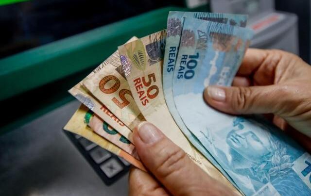 INSS libera primeira parcela do 13º a aposentados a partir do dia 24