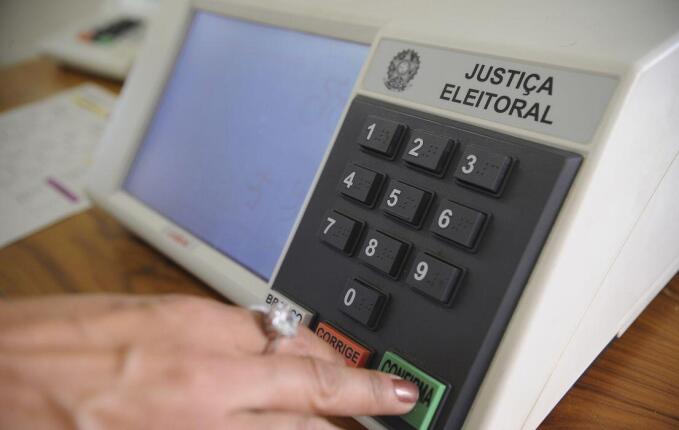Urnas já fechadas não podem ser reabertas para novas votações neste domingo