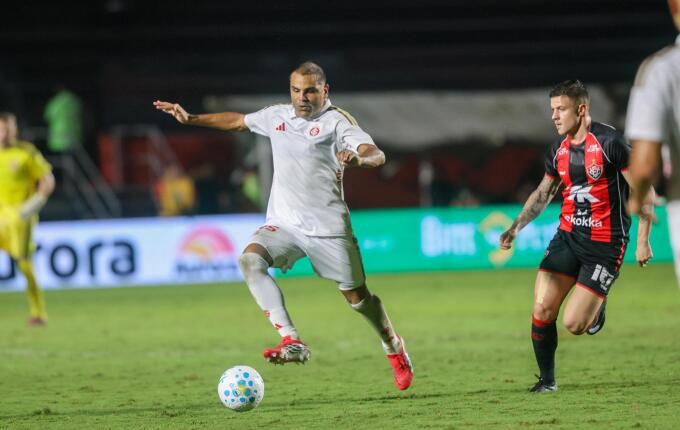 Inter é derrotado pelo Vitória e tem sequência positiva encerrada