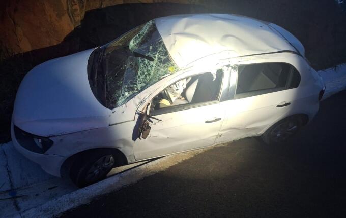 Homem furta carro, sofre acidente e acaba preso com droga na SC-283, em São Carlos