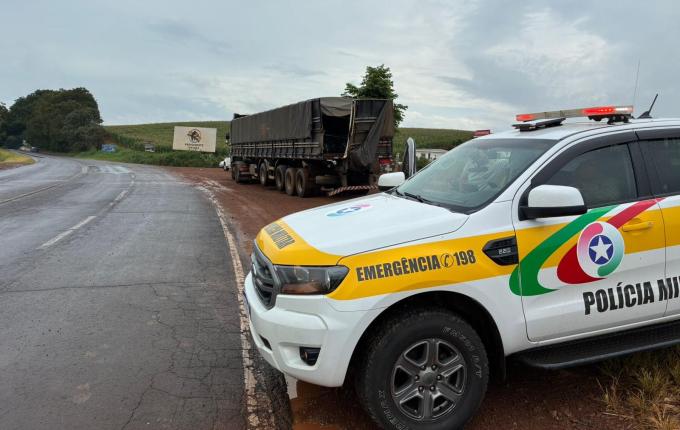 Carretas se chocam lateralmente na SC-163, em Iporã do Oeste