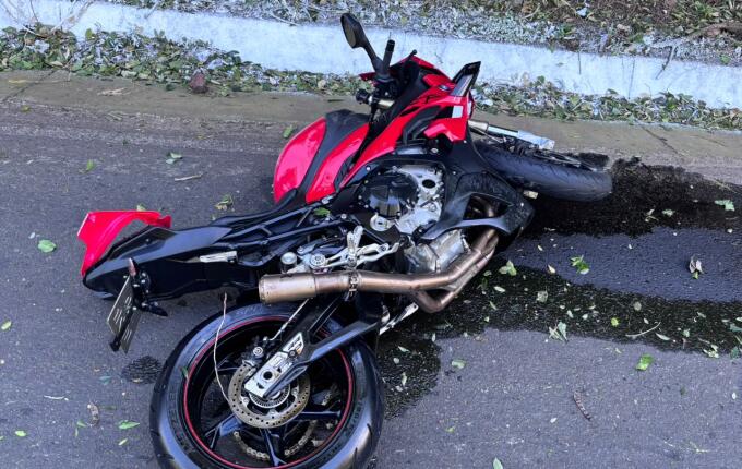Motociclista de Maravilha morre após saída de pista na BR-282, em São Miguel do Oeste