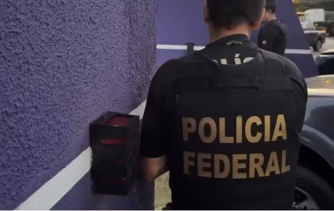 Paraguaia foge de casa noturna, denuncia tráfico de mulheres e PF deflagra operação em SC