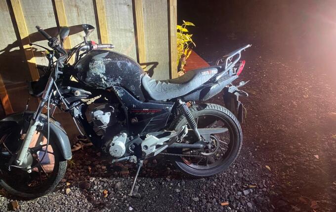 Duas pessoas ficam feridas em queda de moto na SC-155, em Xanxerê