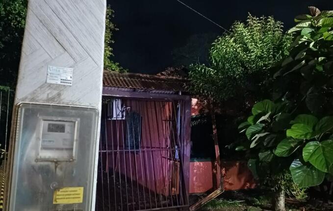Incêndio destrói casa no interior de Itapiranga