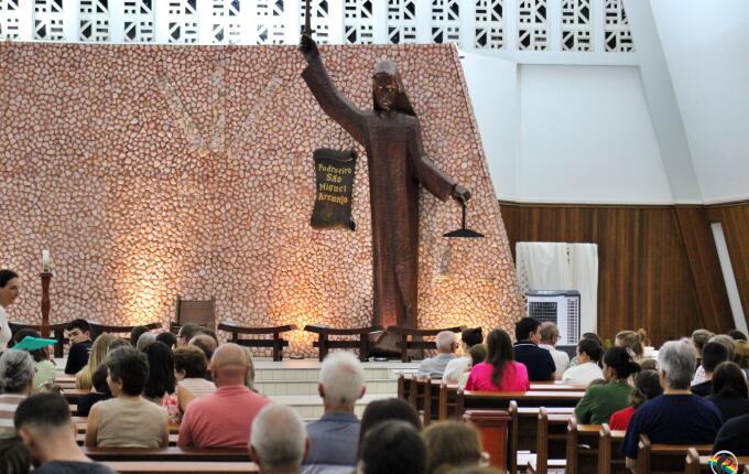 Missa de Lava-Pés abre celebrações do Tríduo Pascal em São Miguel do Oeste