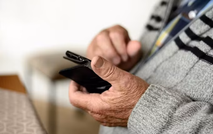 Uso da internet entre idosos cresce para 74,5%, aponta IBGE