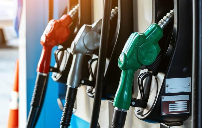Governo prorroga subsídio de R$ 2,12 por litro de diesel