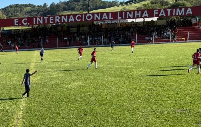 Cruzeiro vence Internacional por 4 a 1 pelo Municipal de Futebol de Campo