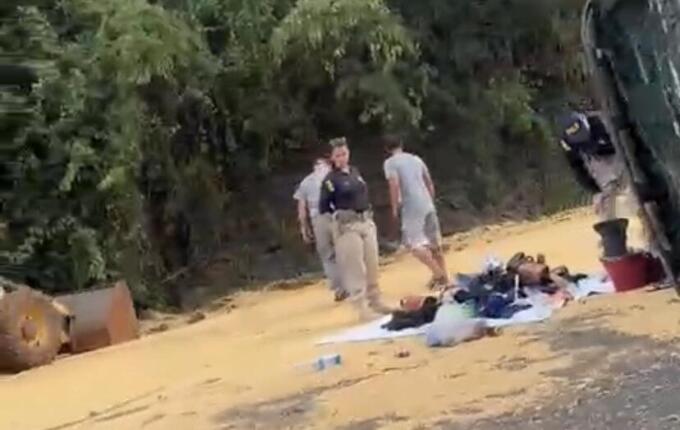 Acidente com carreta deixa feridos e interdita parcialmente a BR-282 entre SMO e Maravilha