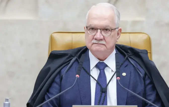 Fachin busca solução para crise no STF após cancelamento de sessão