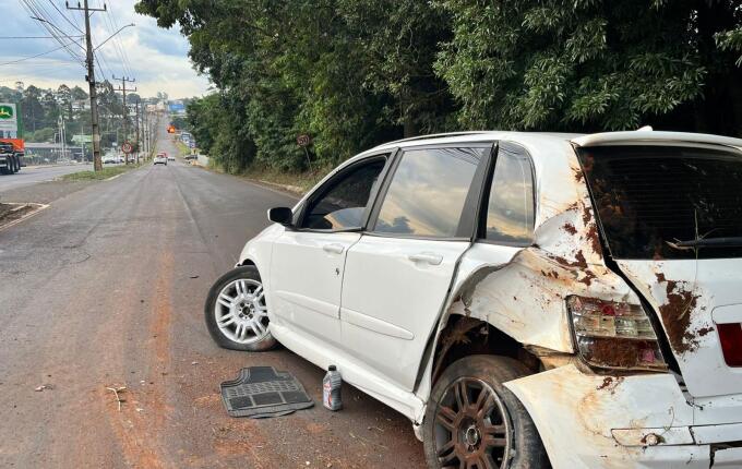 Homem foge de abordagem, sofre acidente e é preso com cocaína na Willy Barth