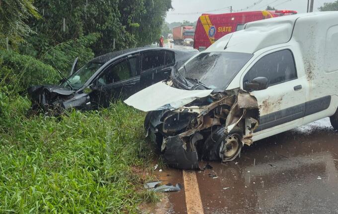 Colisão entre três veículos deixa feridos na PR-280 entre Vitorino e São Lourenço do Oeste