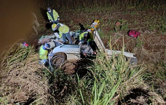 Motorista fica preso às ferragens em acidente no interior de São João do Oeste
