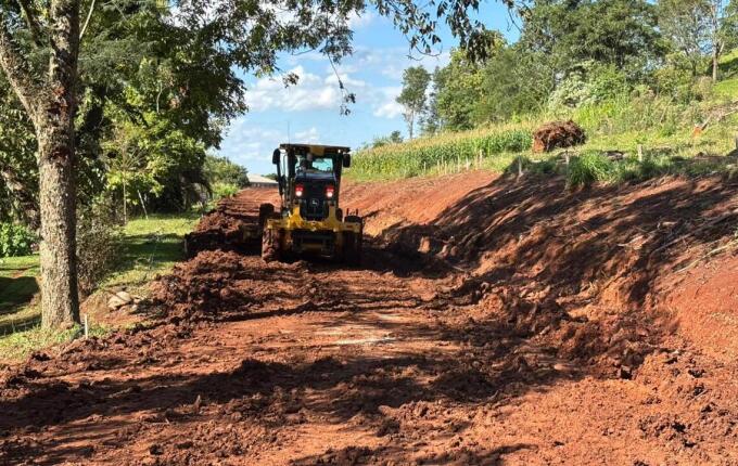 Prefeitura inicia obras de asfaltamento na linha Jacutinga Veado, em SMO