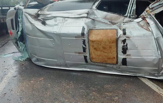 Acidente na BR-282 envolve van da saúde de Campo Erê