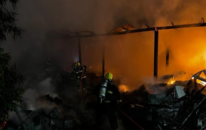 Prejuízo em empresa de recicláveis chega a R$ 90 mil após incêndio na madrugada, em SMO
