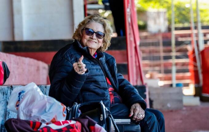Morre Adélia Bedin, fundadora da Torcida Vai Guarani