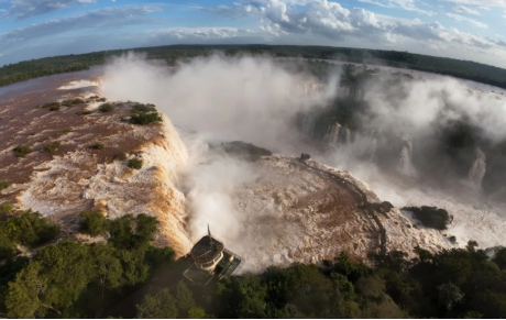 Passarela das Cataratas do Iguaçu é interditada por causa do aumento da vazão