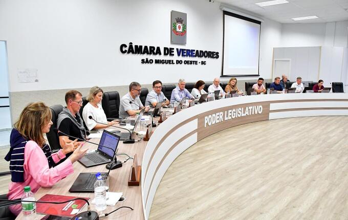 Câmara convoca secretárias para explicar piso salarial e plano de carreira do magistério em SMO