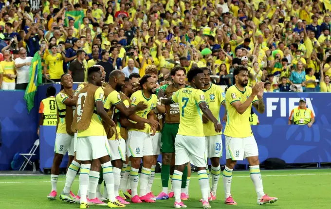 Brasil vence a Escócia e avança em primeiro para o mata-mata da Copa do Mundo