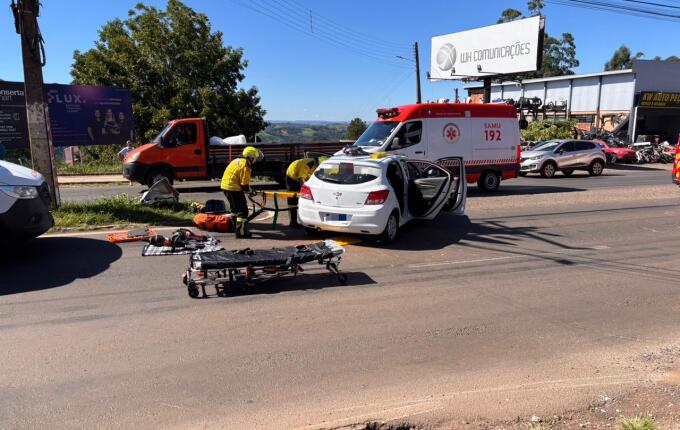 Colisão entre dois carros deixa três feridos na Willy Barth, em São Miguel do Oeste