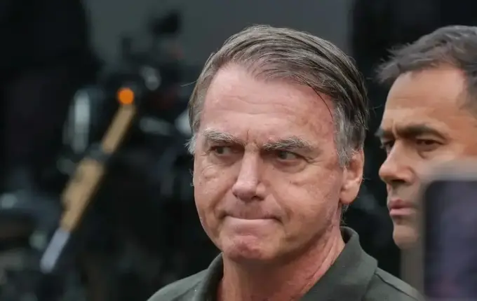 Bolsonaro é internado em Brasília para nova cirurgia