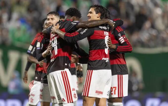 Chape é superada pelo Flamengo na Arena Condá, mas segue firme na luta pelo Brasileirão