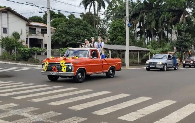 Carreata da 33ª Oktoberfest de Linha Santa Terezinha percorre São José do Cedro