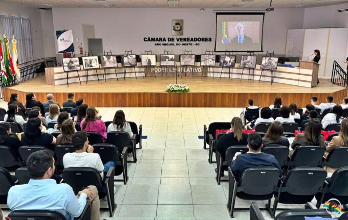 Programa Novos Caminhos homenageia adolescentes participantes no Extremo Oeste