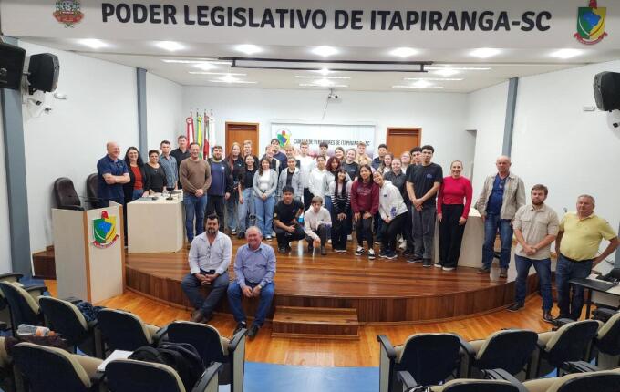 Câmara de Itapiranga realiza sessão com programa Legislativo na Escola