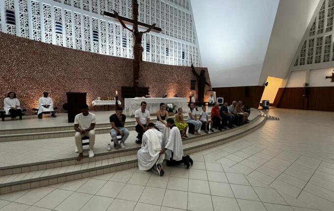 Missa de Lava-Pés abre celebrações do Tríduo Pascal em São Miguel do Oeste