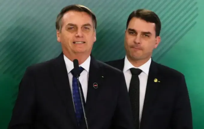 Bolsonaro me disse para ficar firme e que Michelle não é opção, diz Flávio