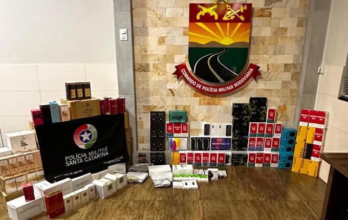 Polícia apreende R$ 140 mil em eletrônicos e perfumes na SC-163 em São Miguel do Oeste