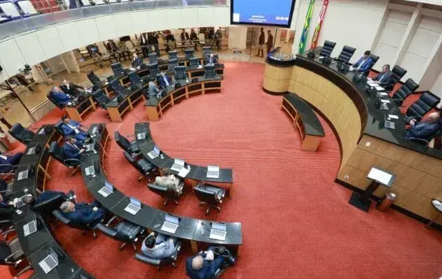 PL amplia domínio na Alesc e elege 16 dos 40 deputados estaduais