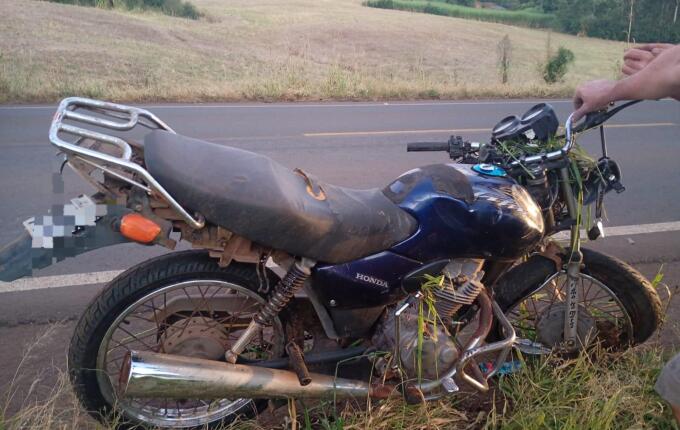 Colisão entre caminhão e moto deixa homem gravemente ferido na SC-163, em Descanso