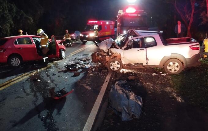 Jovem morre em colisão frontal entre carros na SC-160