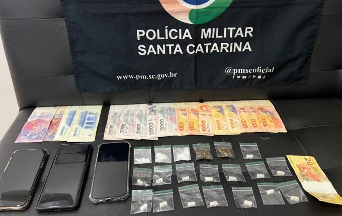 Abordagem de rotina termina com três prisões em município da região