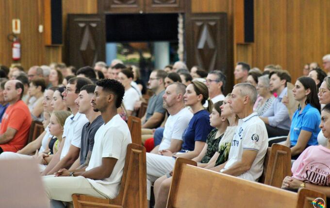 Missa de Lava-Pés abre celebrações do Tríduo Pascal em São Miguel do Oeste